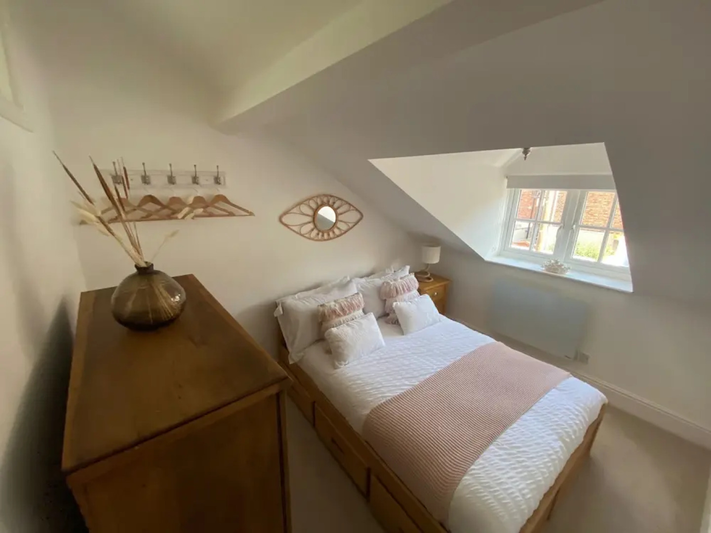 2 Bed Cottage - Sleeps 4 - Wifi - Parking