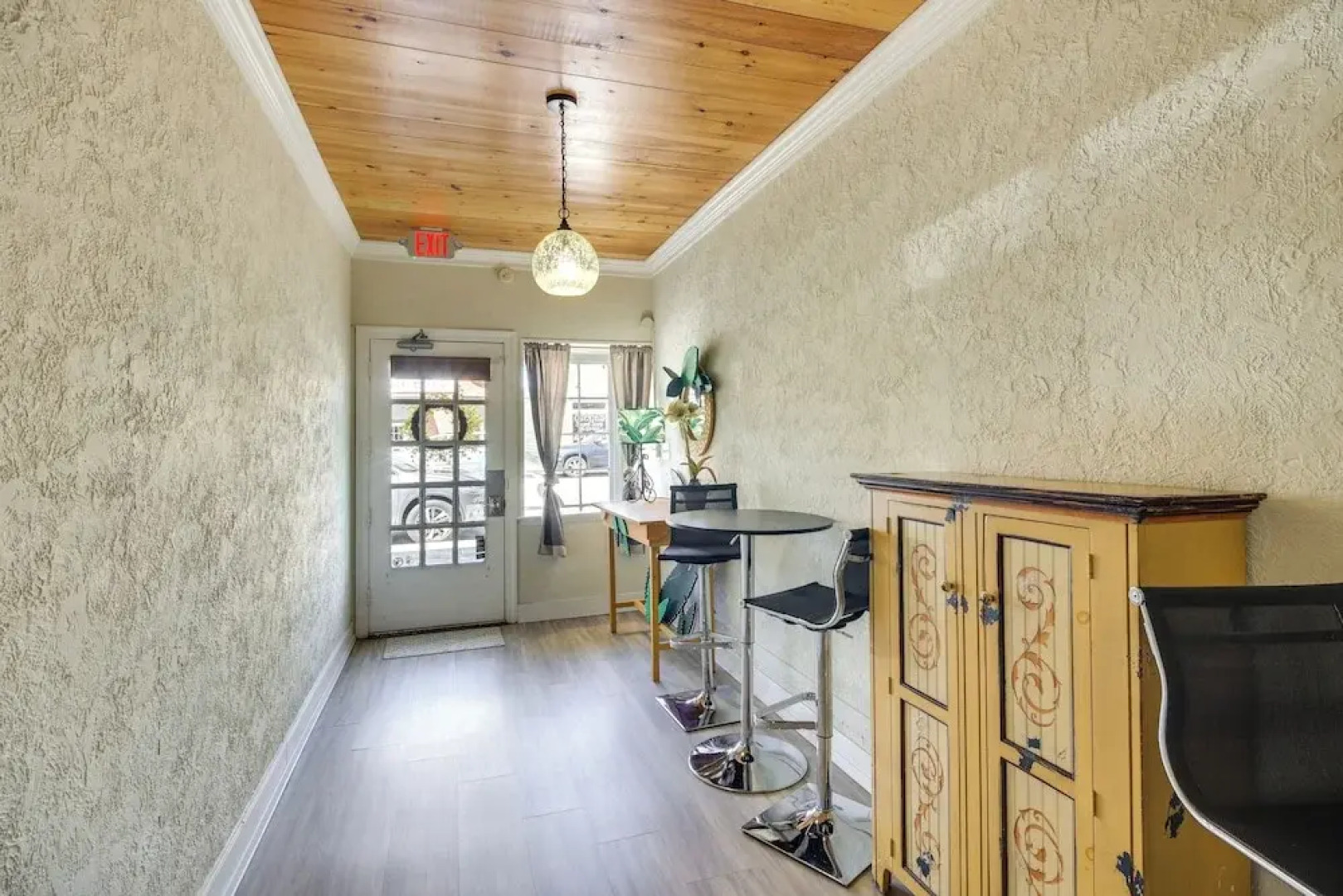 Stroll Into Town: Cozy Apartment in Kilmarnock