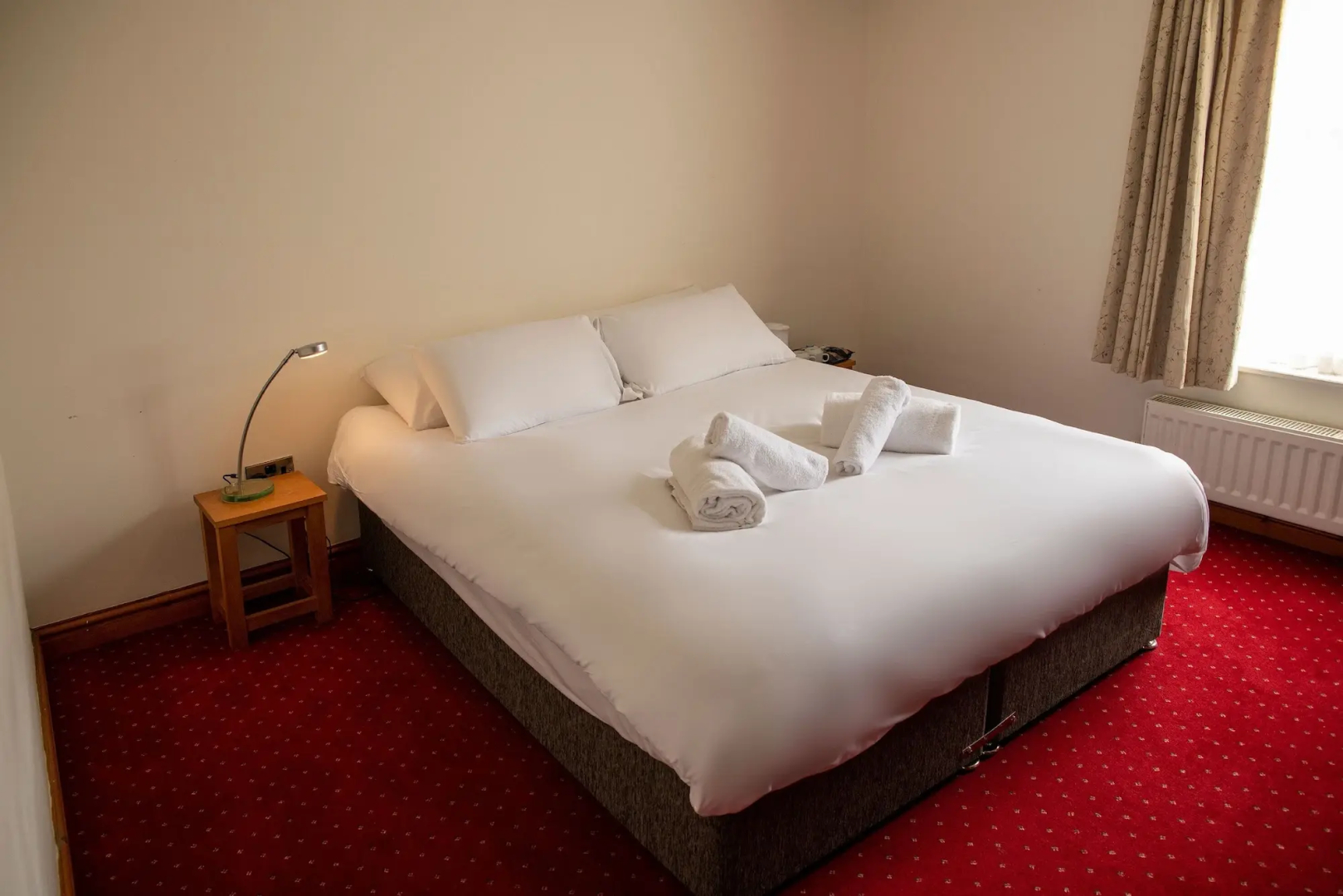 The Knighton Apartment by Paymán Club