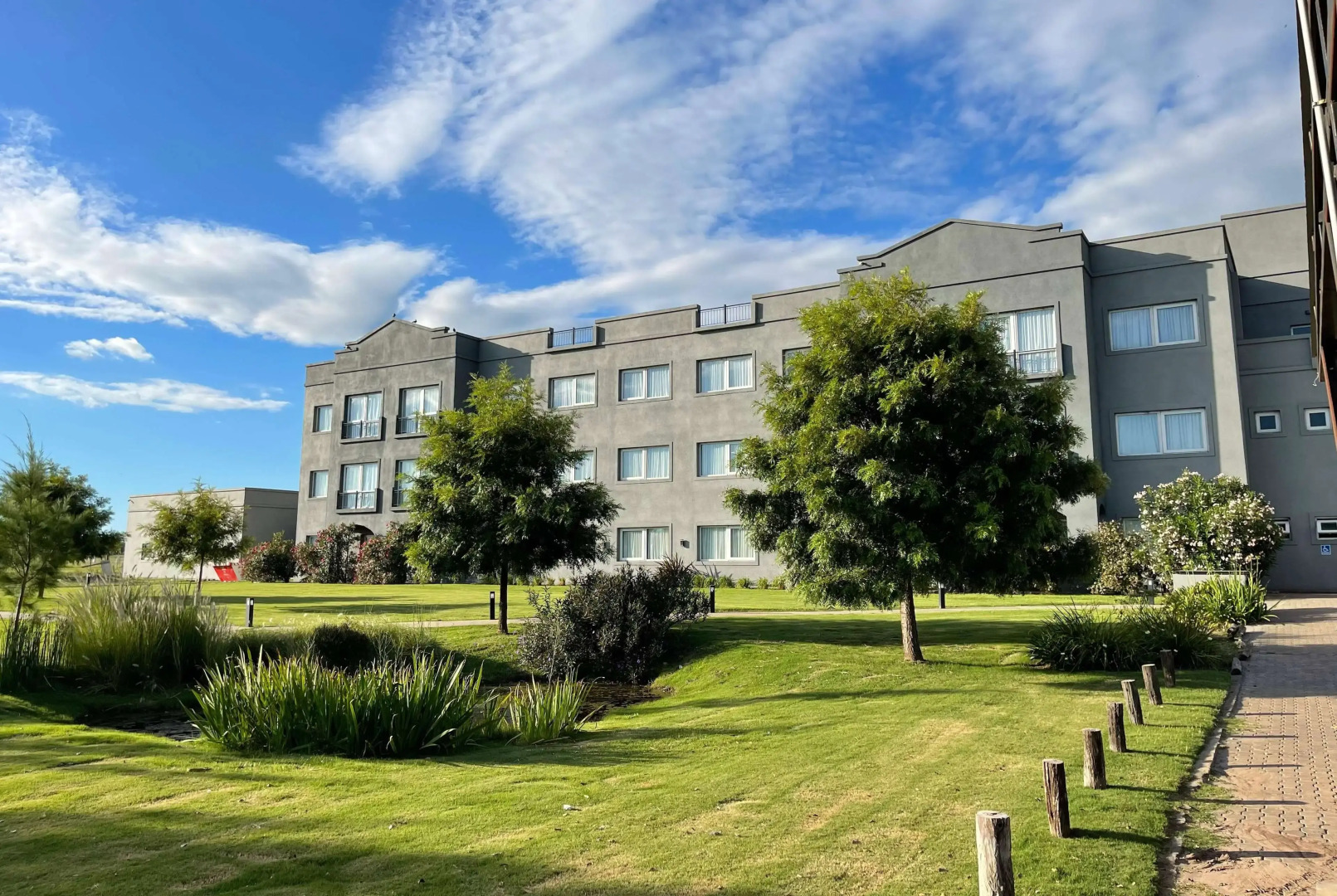 Howard Johnson Funes