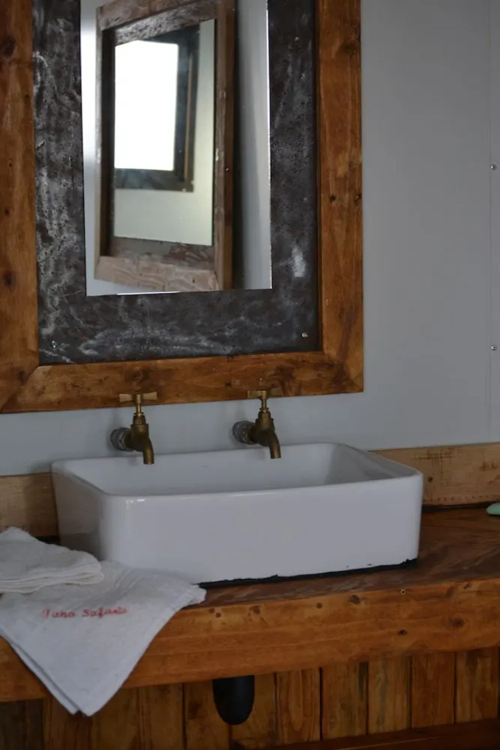 Tana Safaris Bush Camp