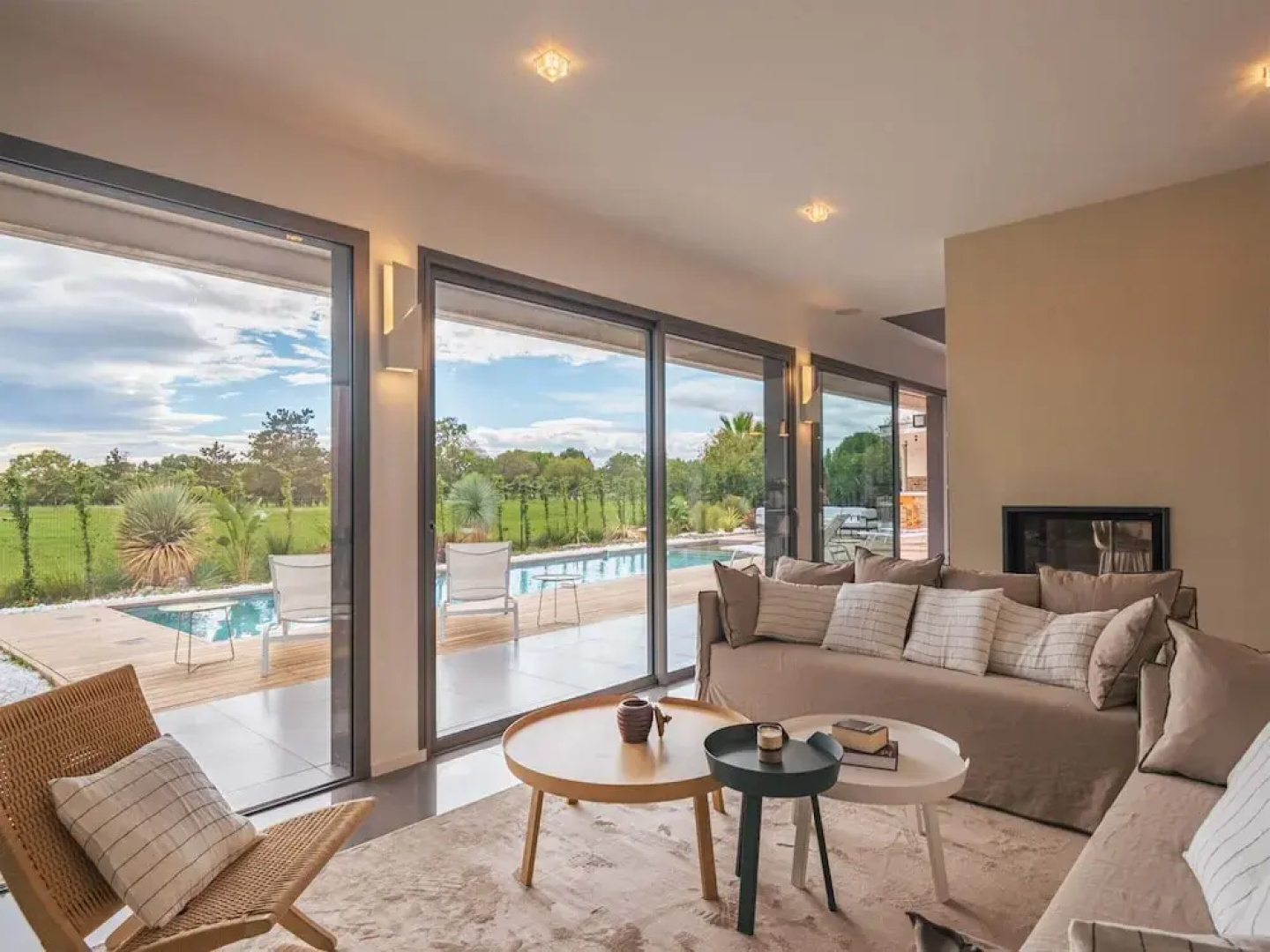 Villa 4 Bedrooms 8 PAX