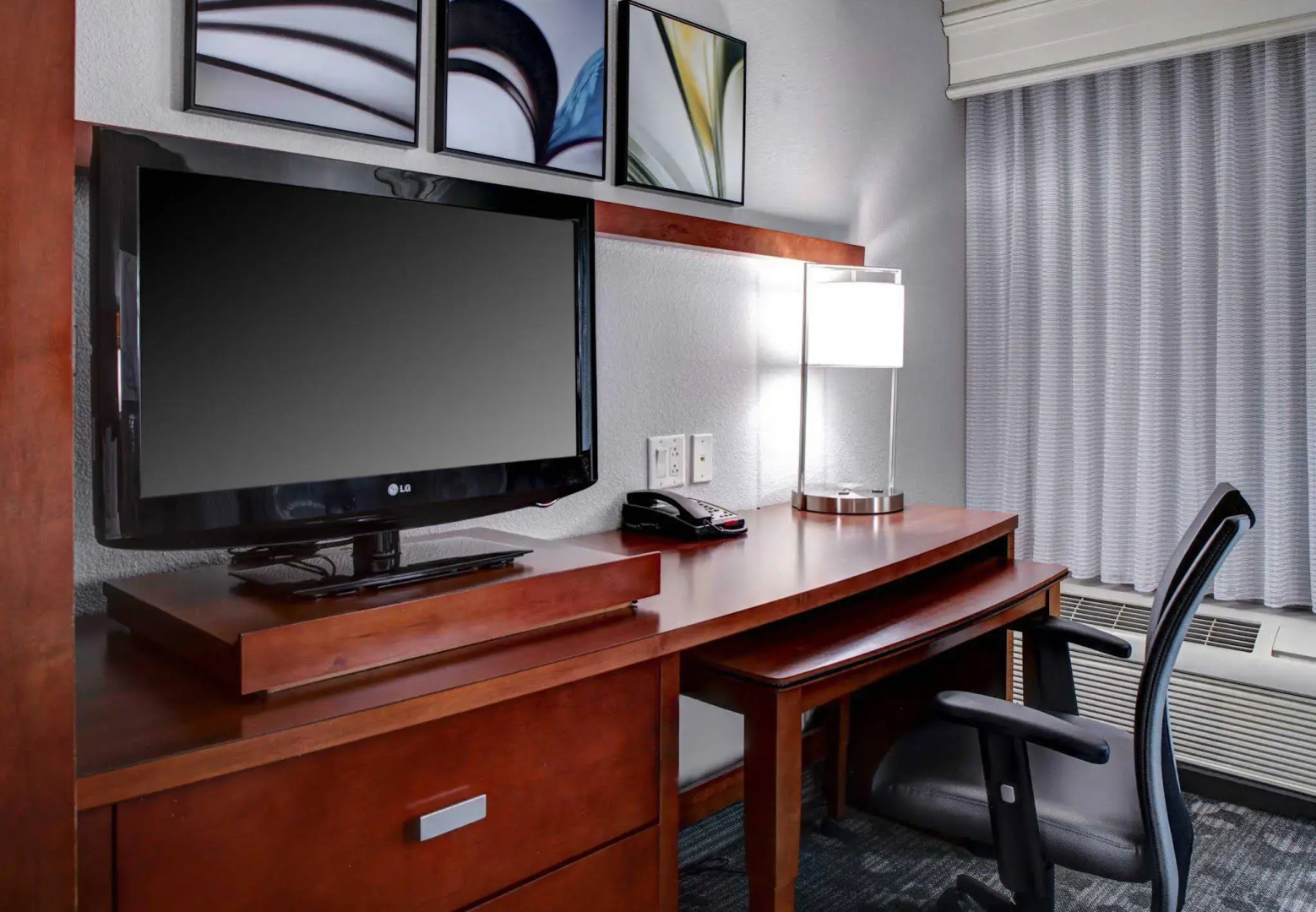 Courtyard by Marriott Richmond North