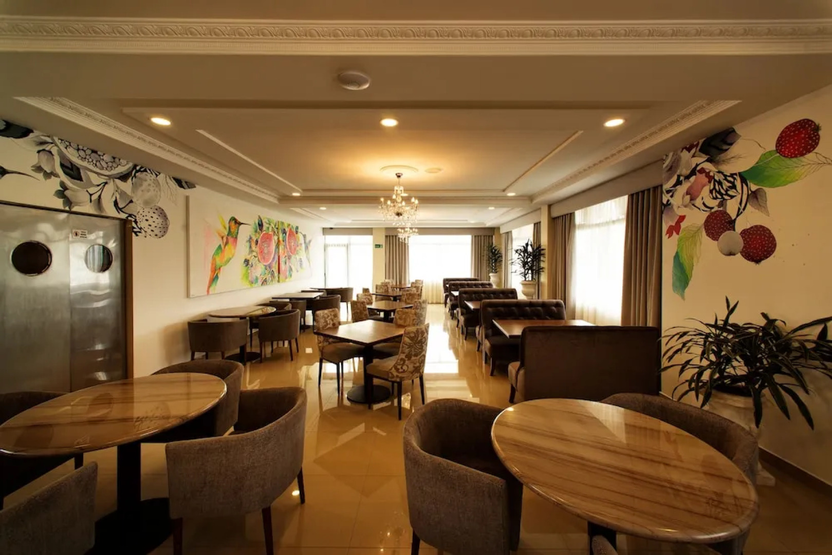 Quindeloma Art Hotel And Gallery