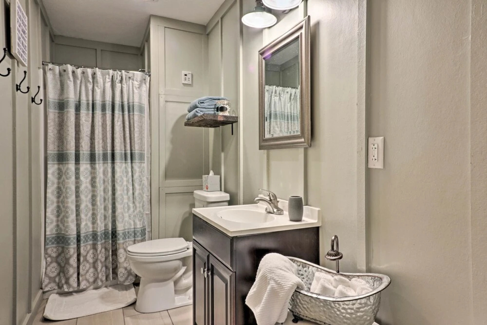 Peaceful Family Cabin on 10 Acres w/ Game Room!