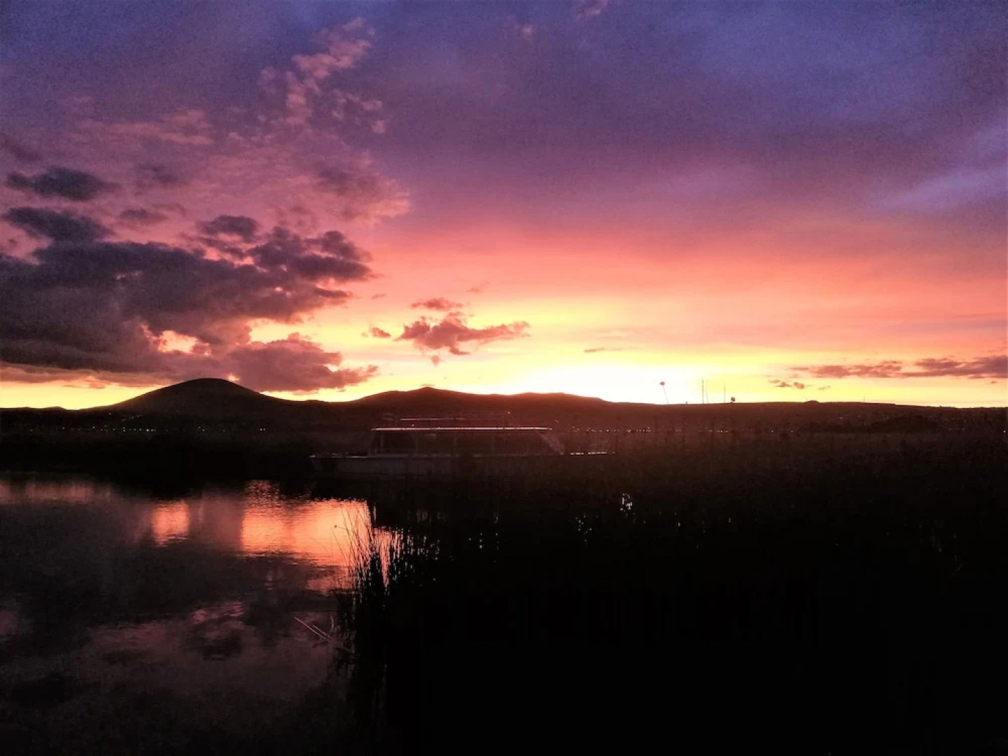 Room in Guest Room - Lucsay Habitacion Vista Al Amanecer No 1