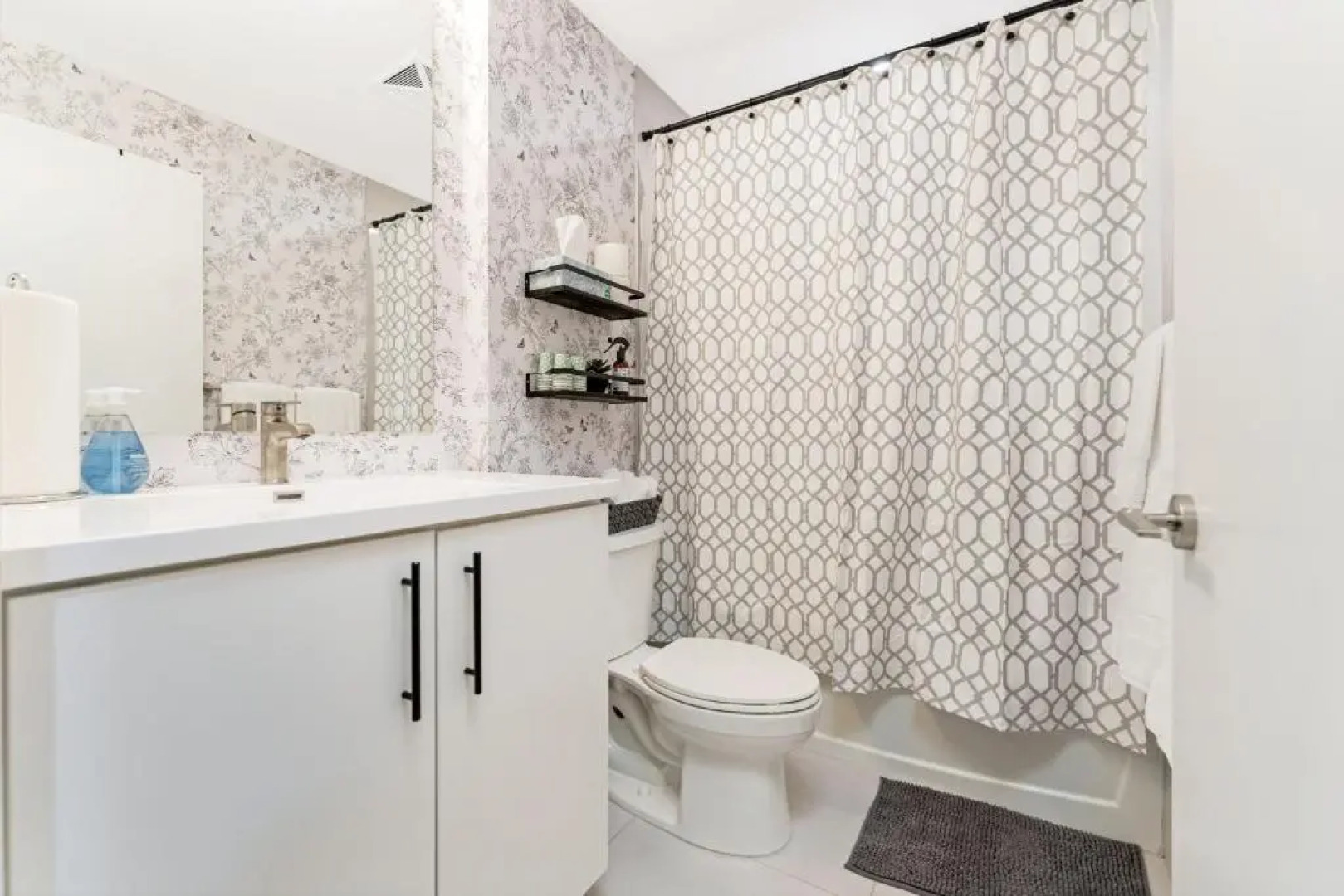 Stylish Downtown 1BR Condo - Superb Views