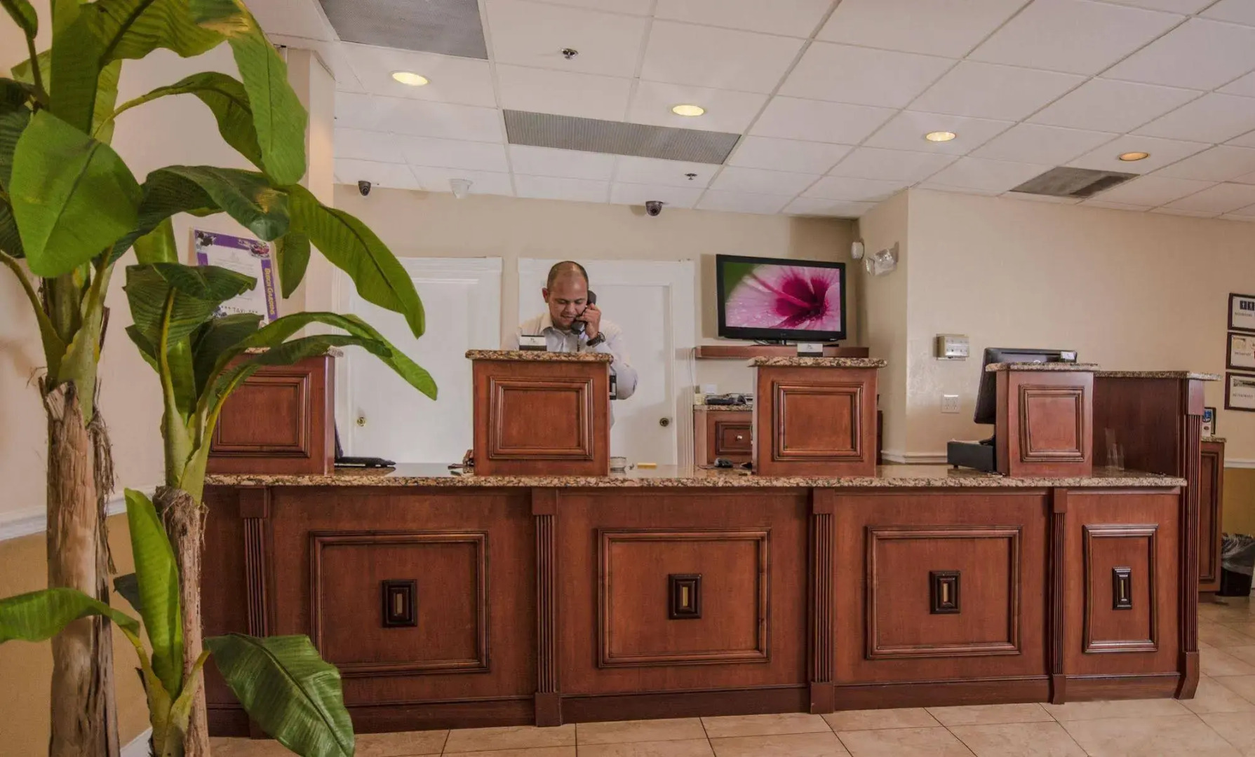 Parc Corniche Condominium Suite Hotel