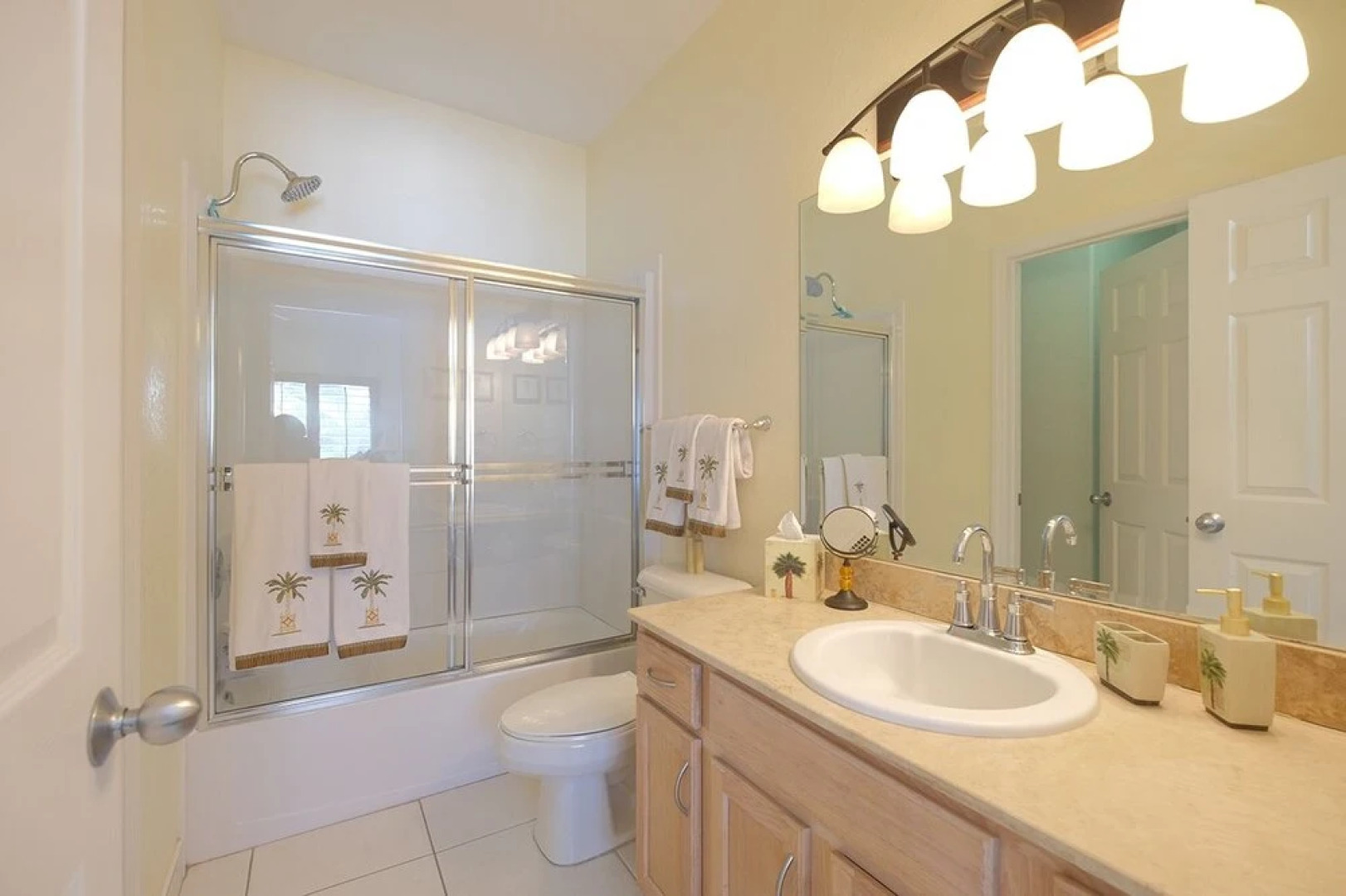 7 Up Condo by Cayman Vacation