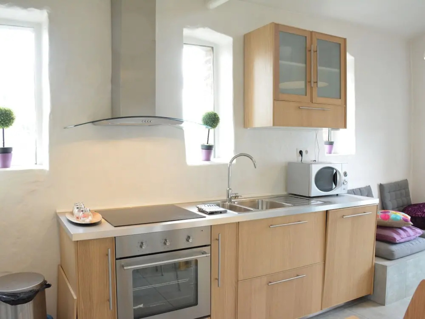 Wonderfully Furnished Cottage, Very Comfortable, Small Village Near Namur