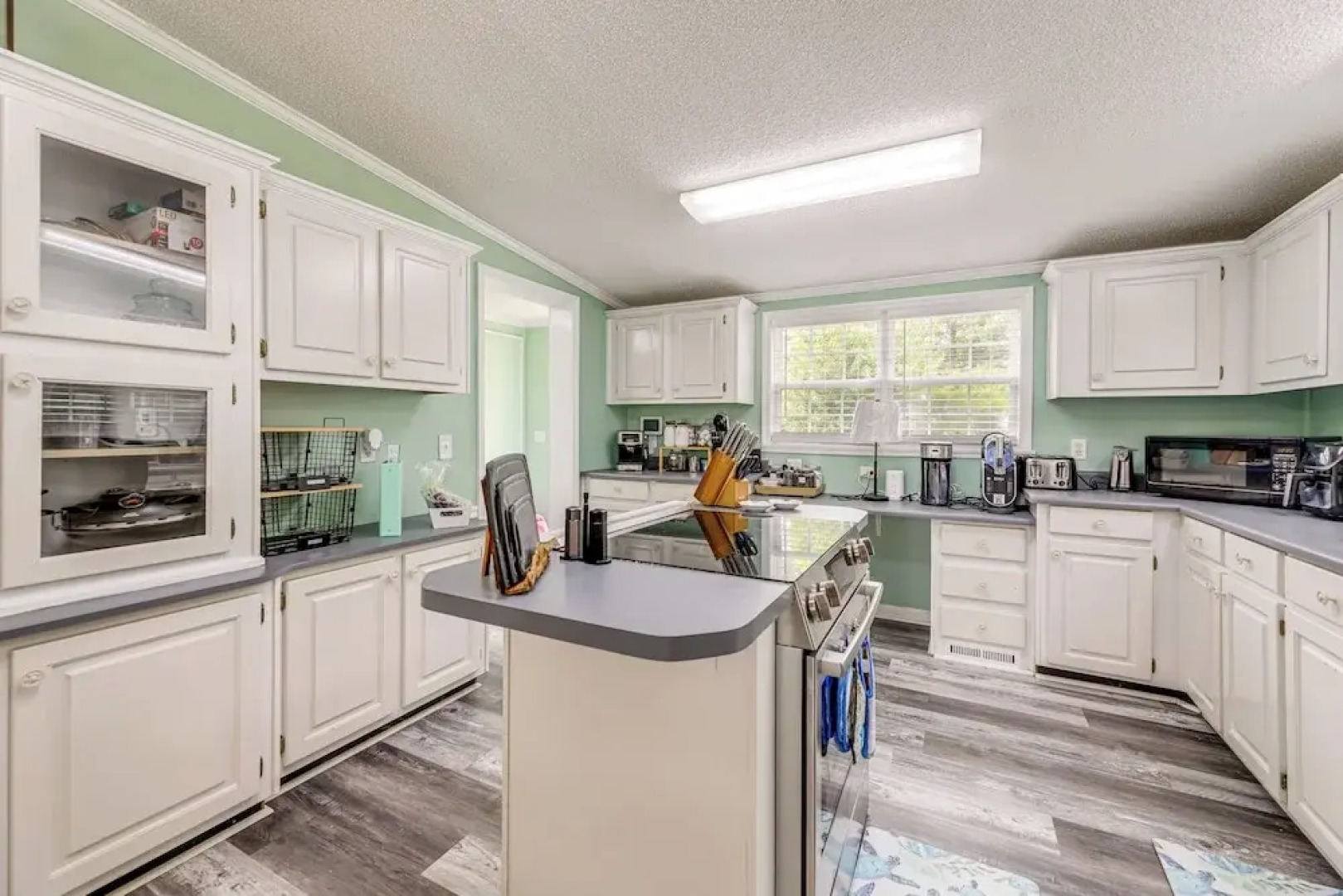 7 Mi to Beach! Sneads Ferry Family Home w/ Hot Tub