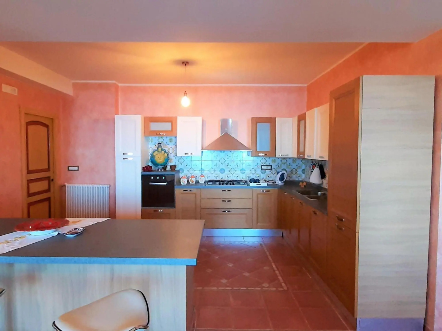 Divine Holiday Home in Giosa Marea with Sauna and Jacuzzi