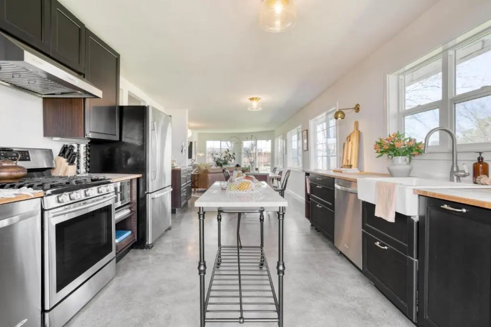 Coppola by Avantstay Explore The Wineries Near This Gorgeous Healdsburg Home w/ Bar & Large Yard