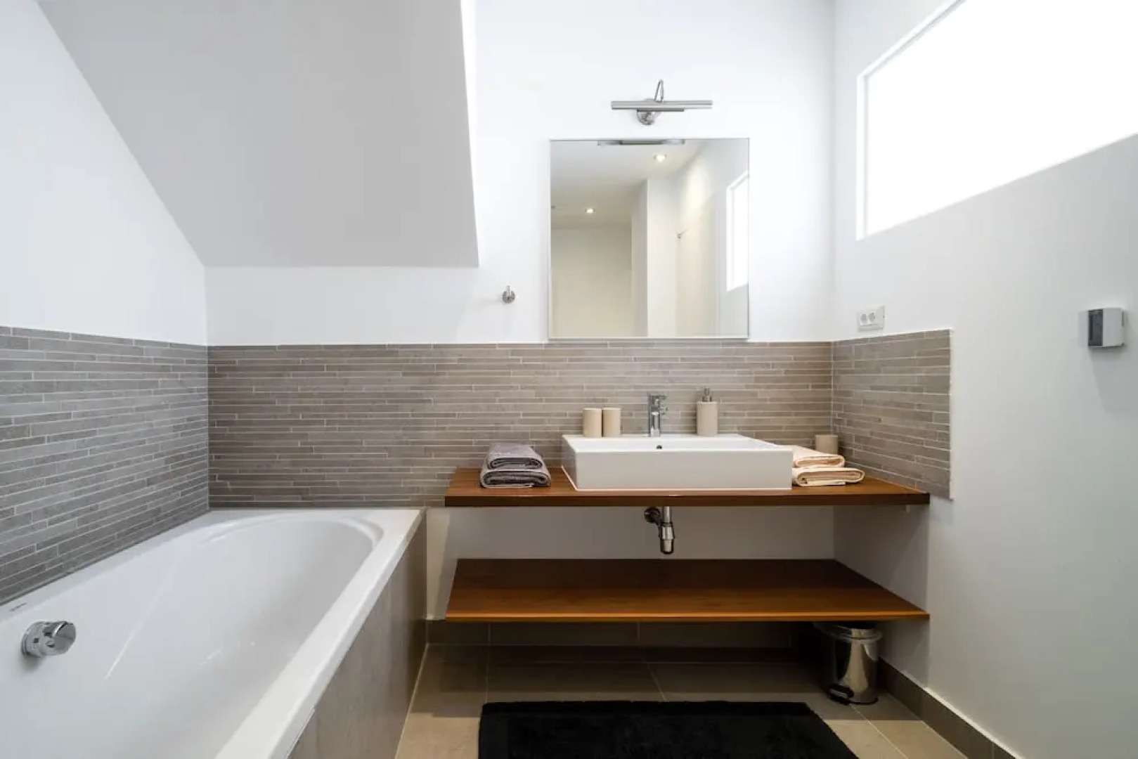 Acadia Beach Villas & Apartments, Slatine