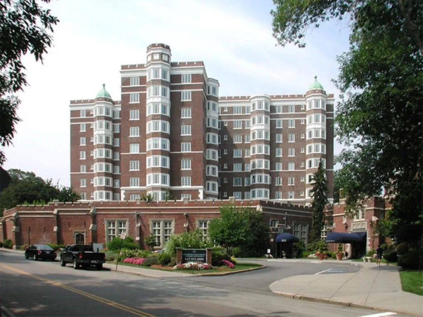 Global Luxury Suites at the Riverway