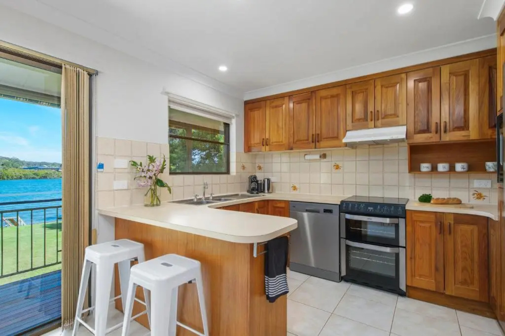 Punt House - riverfront home with ramp access