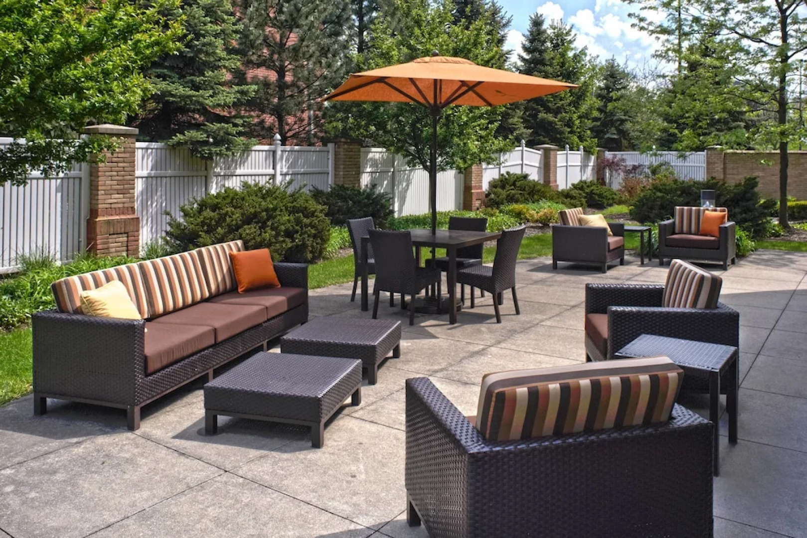 Courtyard Cleveland Independence