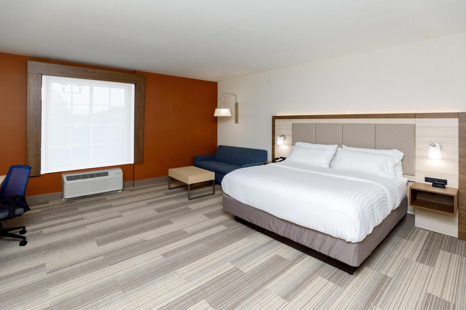 Holiday Inn Express & Suites Sturbridge by IHG