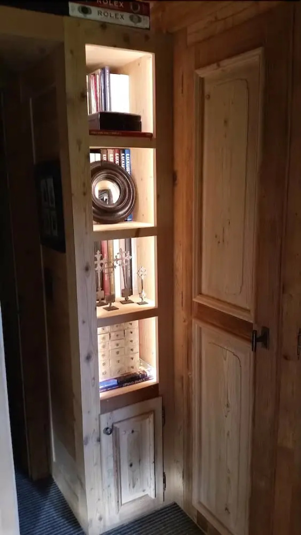 Luxurious Chalet with Hot Tub