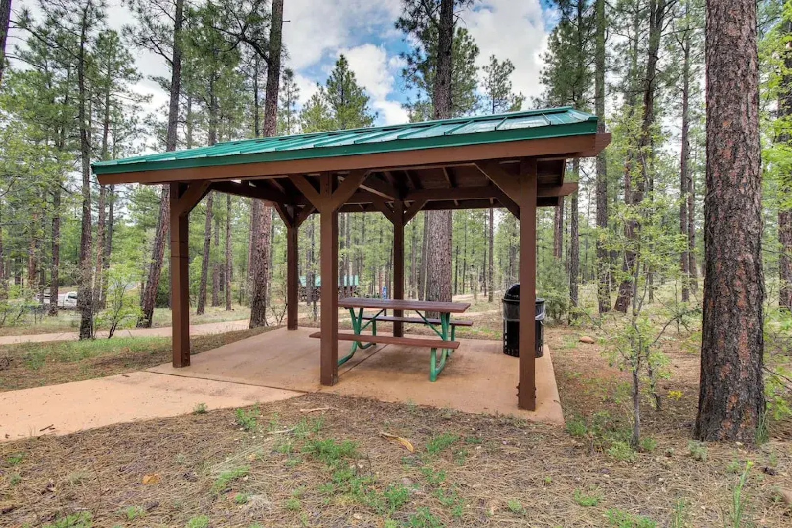 Fireside Comfort & Family Fun: Wooded Show Low Gem