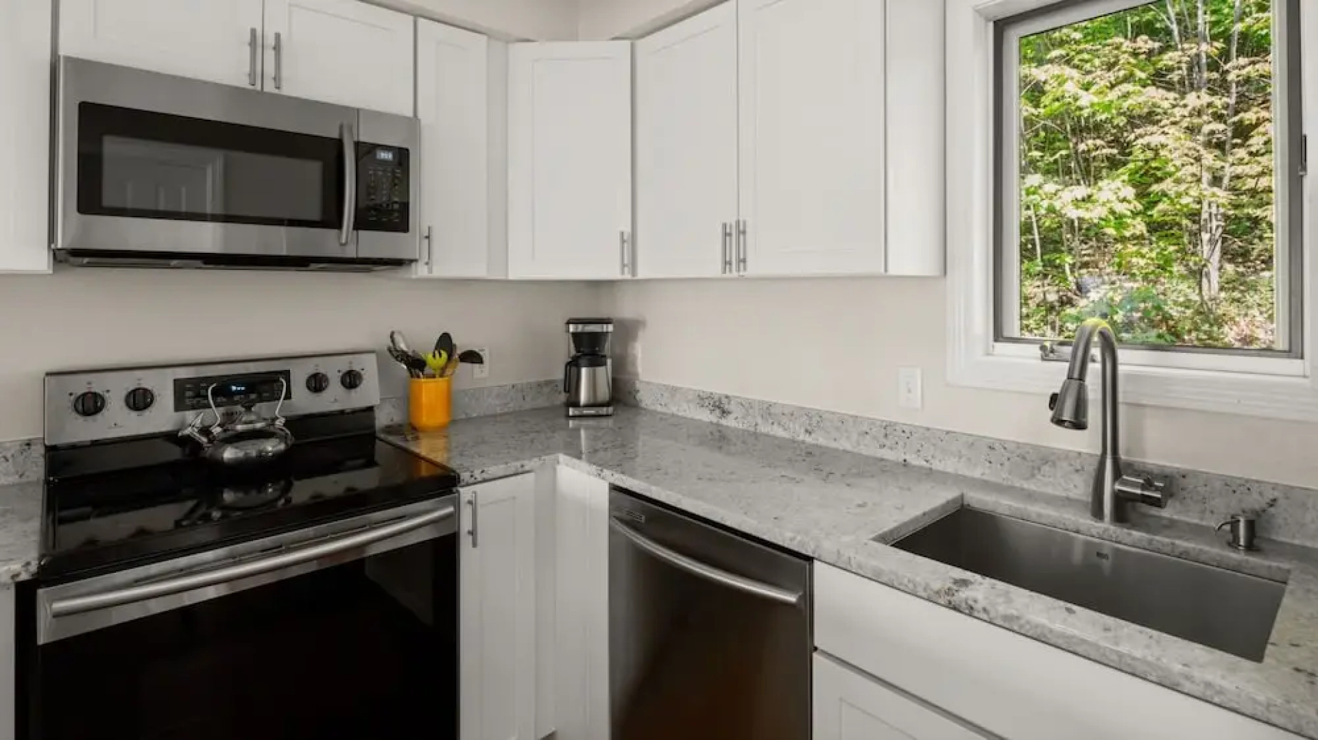 41 Summit Condo Near Mountain Shuttle by RedAwning