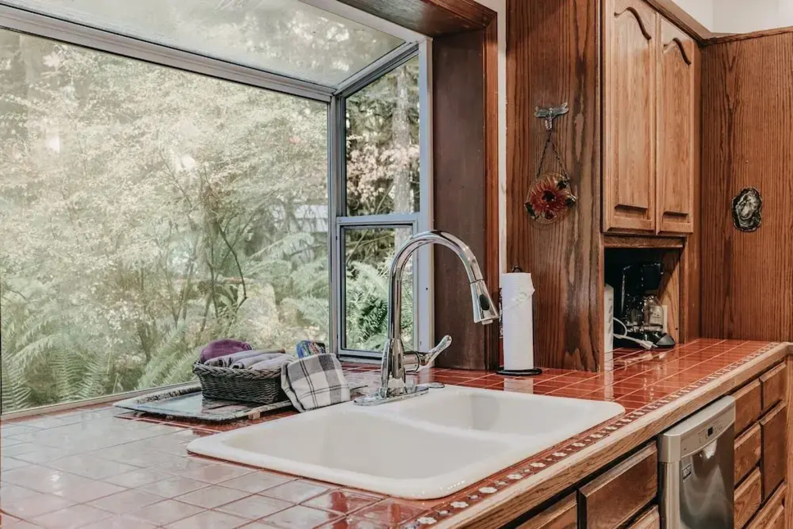 13sl - Hot Tub - Pets Ok - Wifi - Sleeps 8 2 Bedroom Home by RedAwning