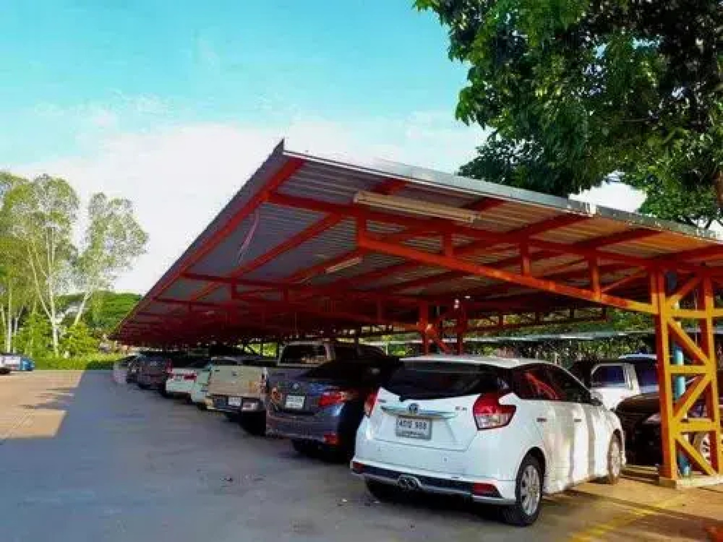 Grand Charoonrat Apartment