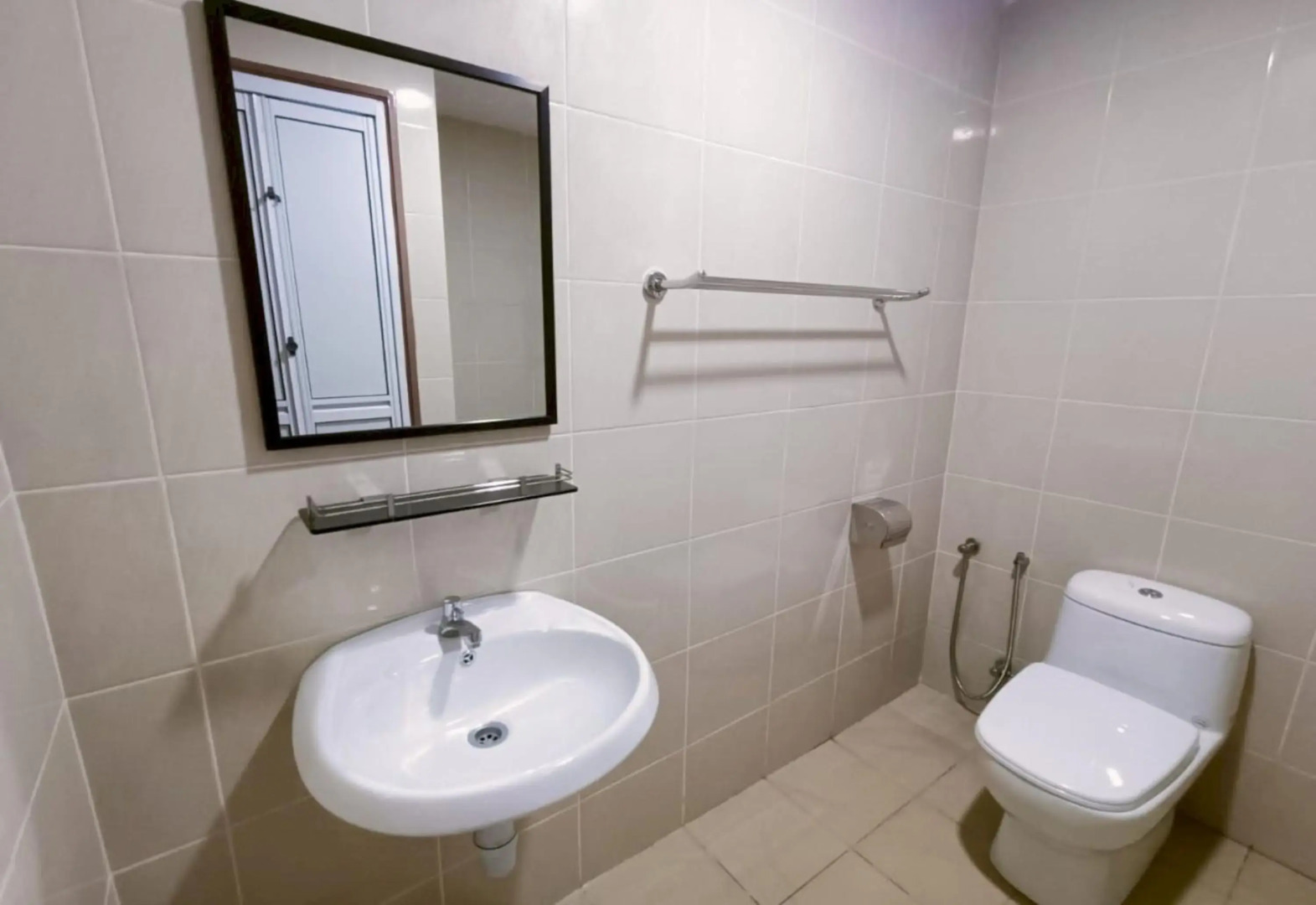 Capital O 90897 Island City Hotel