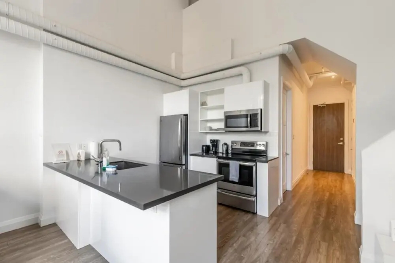 Spacious 2Br Dundurn Loft Rooftop Terrace Parking Gym