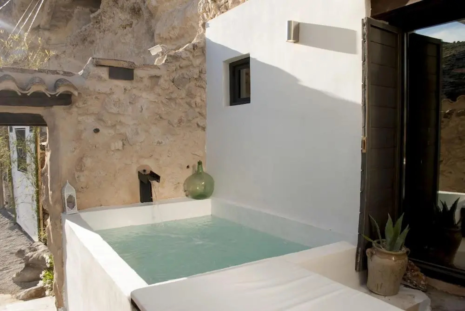 XUQ Grupo de Alojamiento Turístico