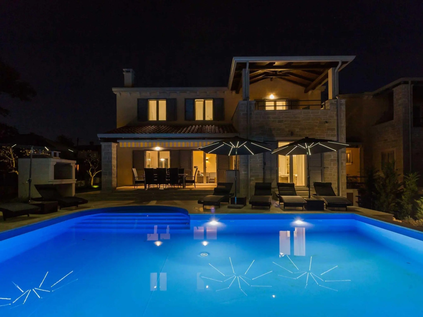 Gorgeous Villa With Private Pool and Covered Terrace & Sea View