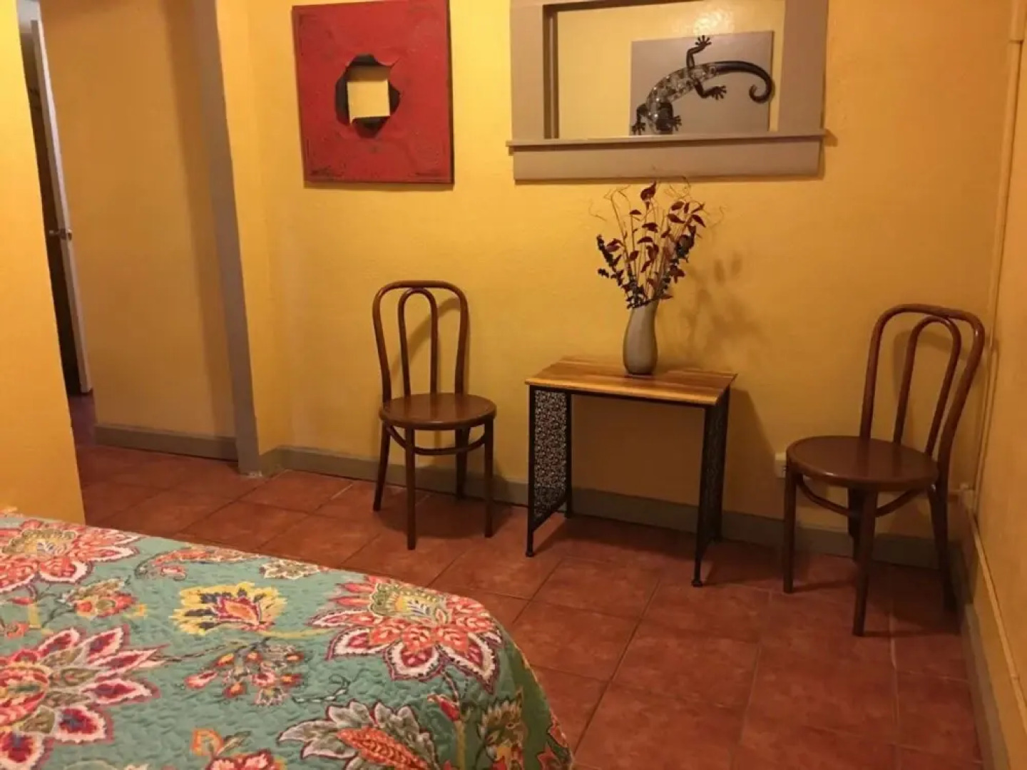 The Historic Leakey Inn