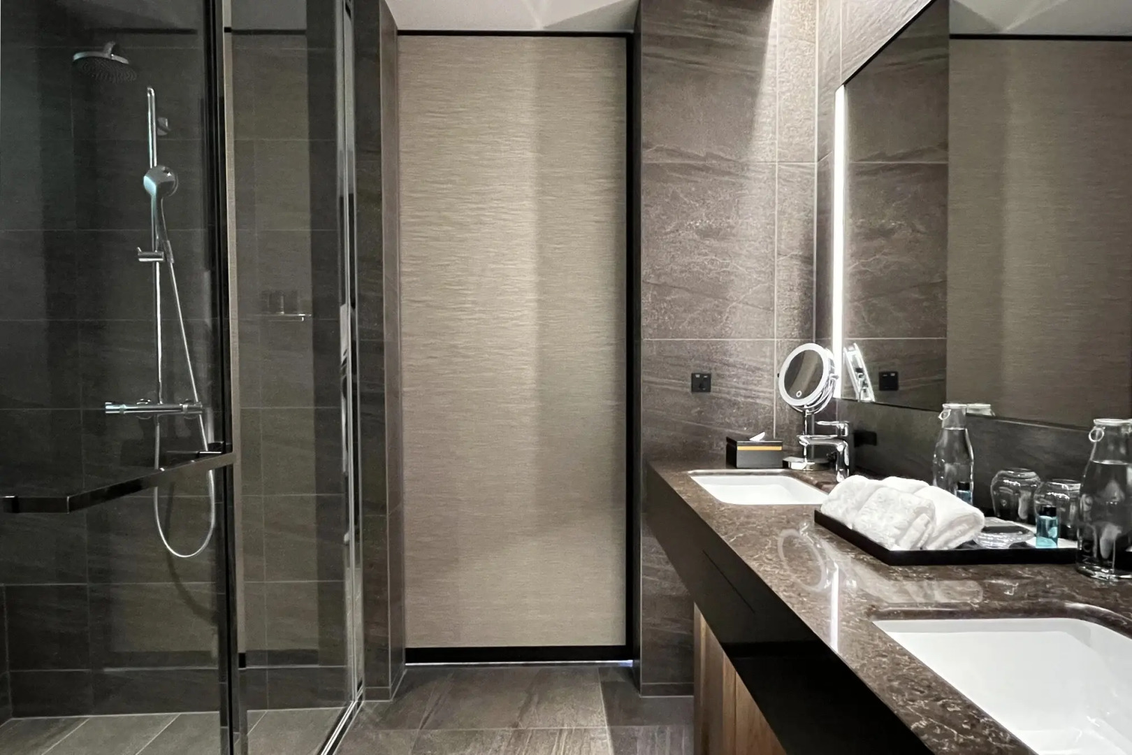 Tiad, Autograph Collection