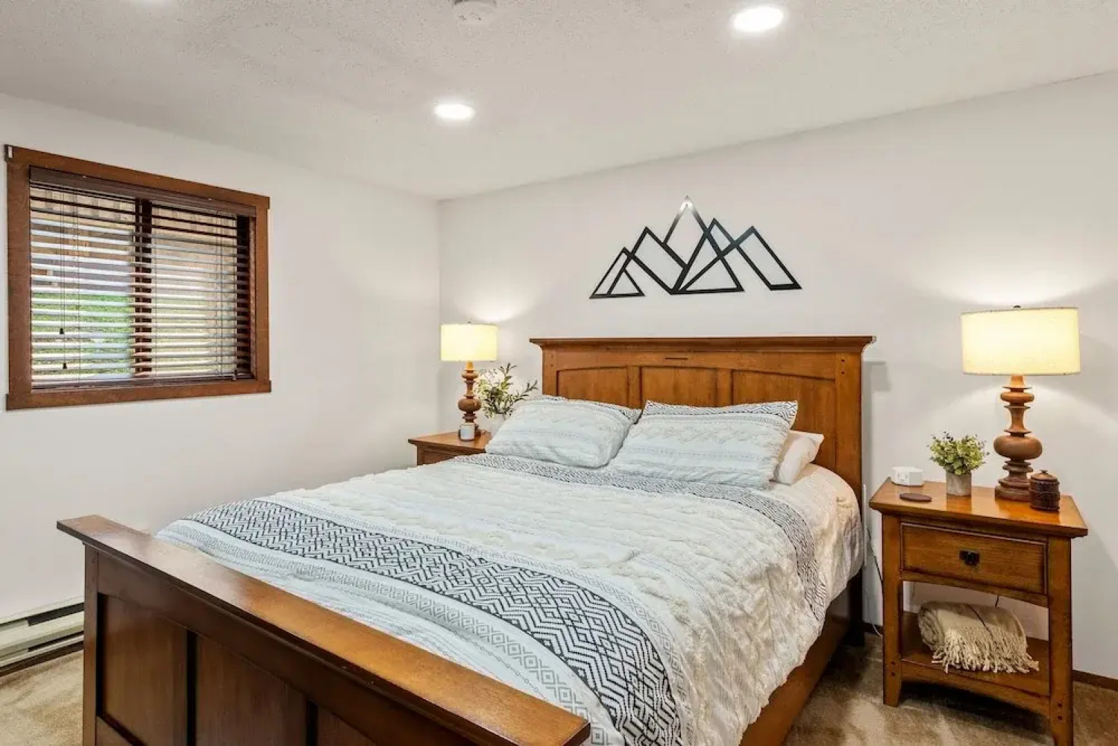 The Bear s Den by Avantstay Prime Location Renovated w Movie Game Room