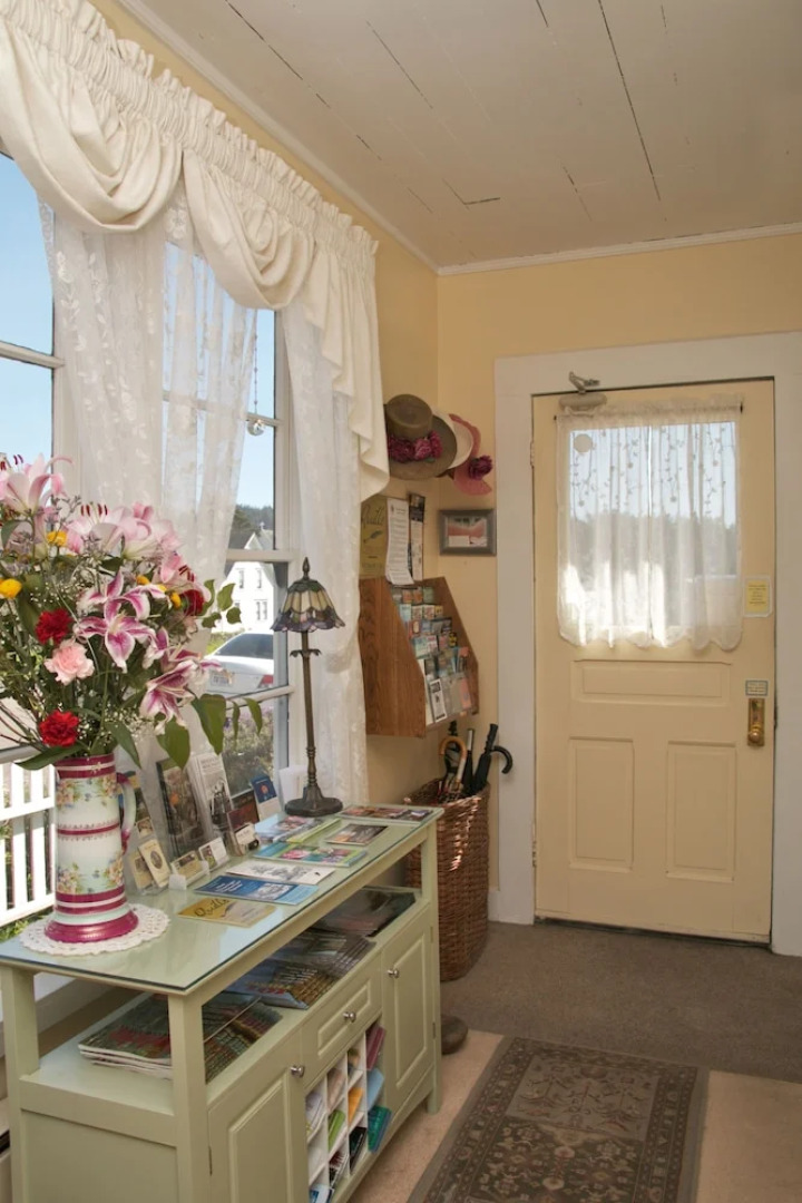 Headlands Inn Bed & Breakfast