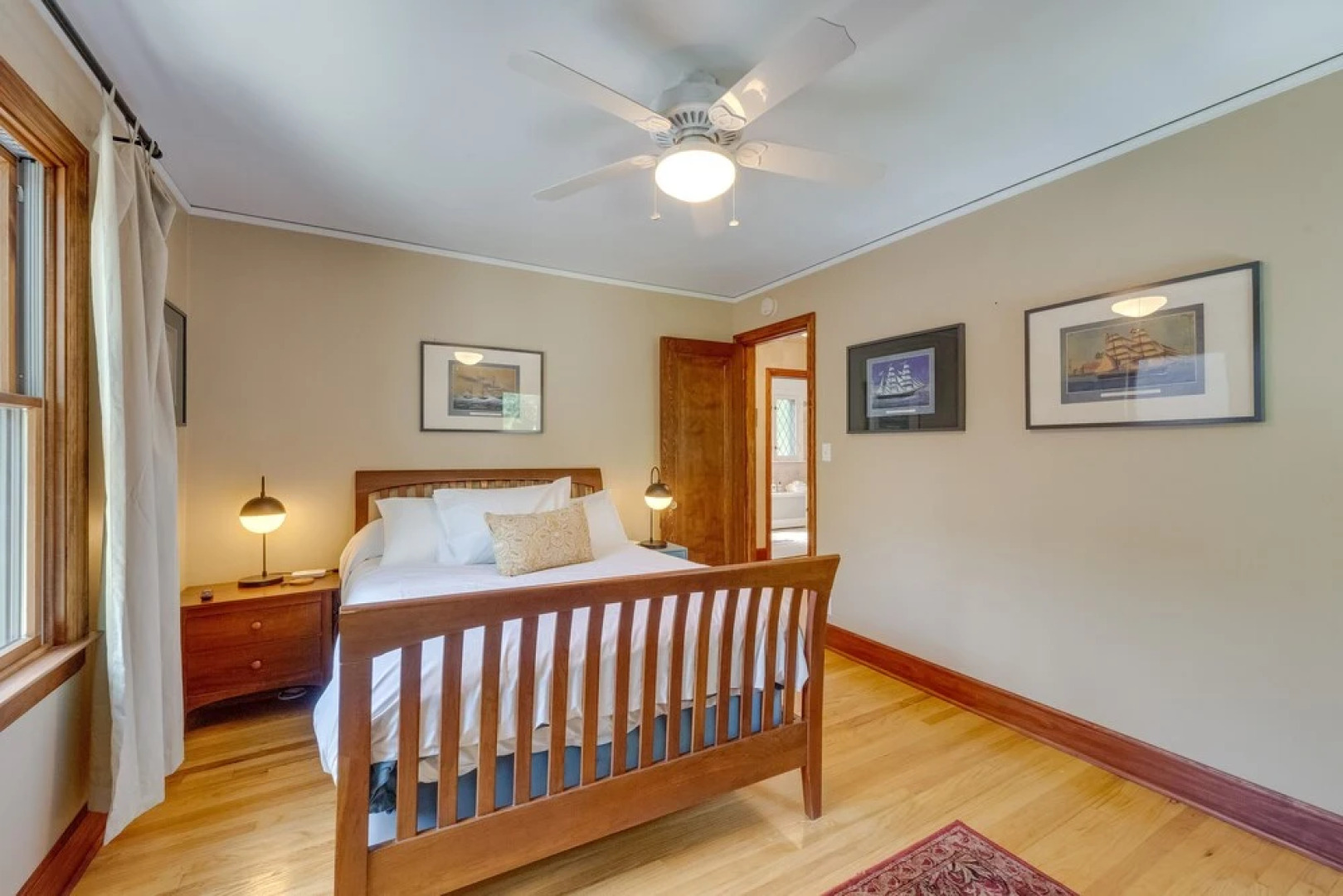 Ferndale Gem, Walk to Stores & Restaurants!