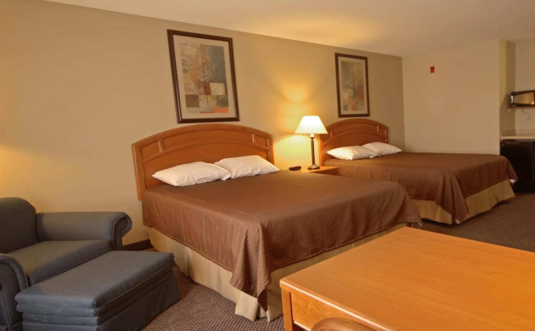 Paola Inn and Suites