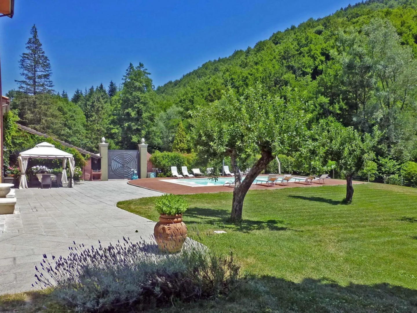 Exclusive Villa Surrounded by Peaceful Pistoia With Private Pool & Spa