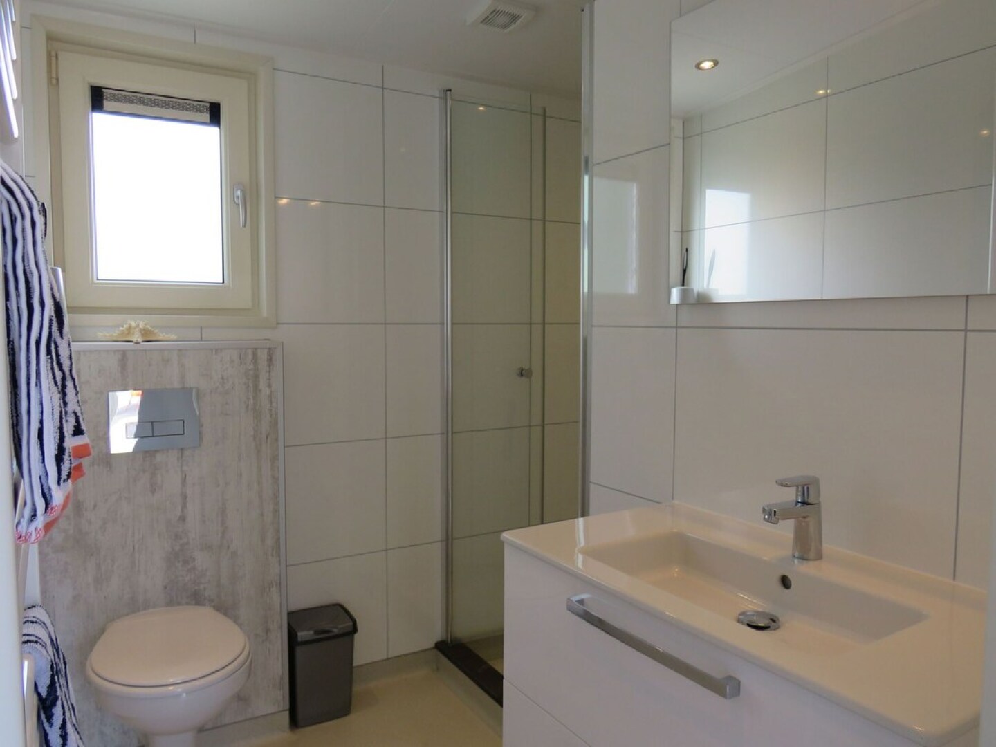 Modern Chalet With Dishwasher, Near the Beach