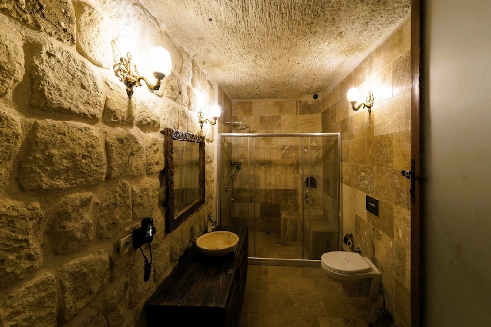 Capp Royal Cave Hotel