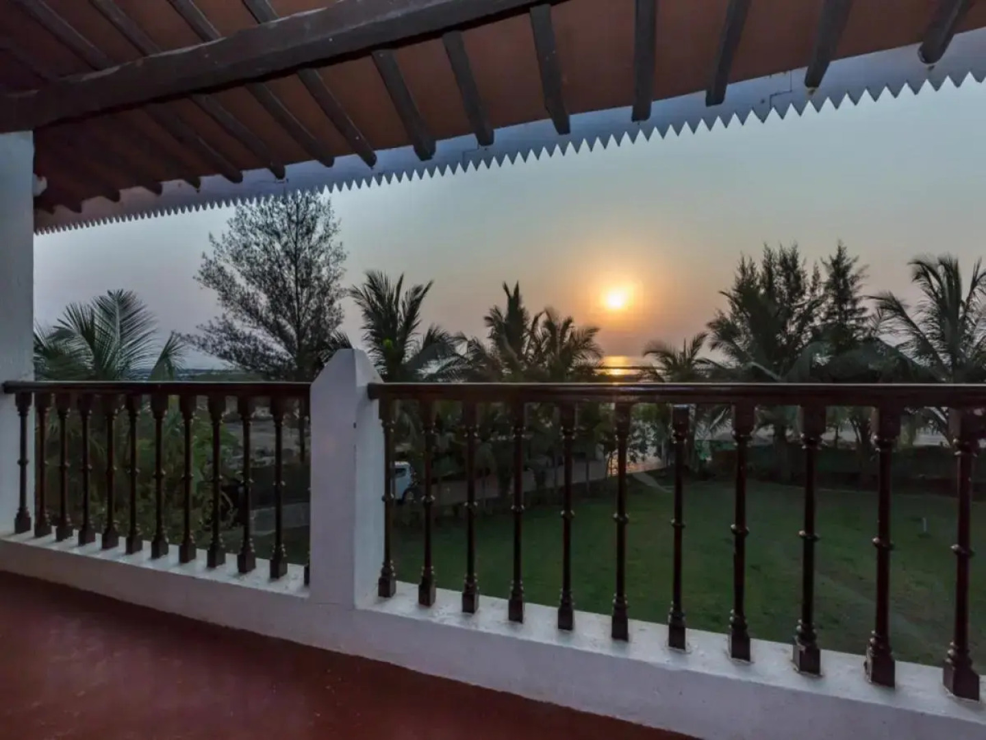 SaffronStays Salt Rim on the Beach