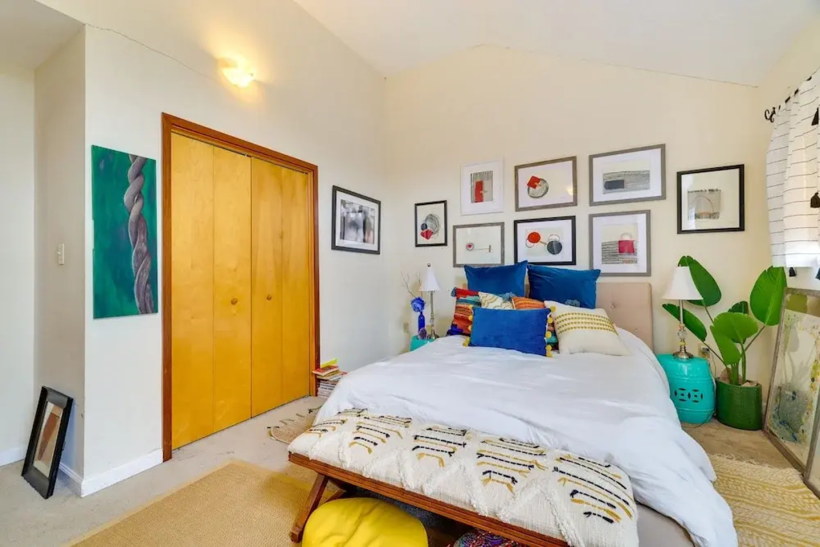 Colorful East Stroudsburg Townhome - Pets Welcome!