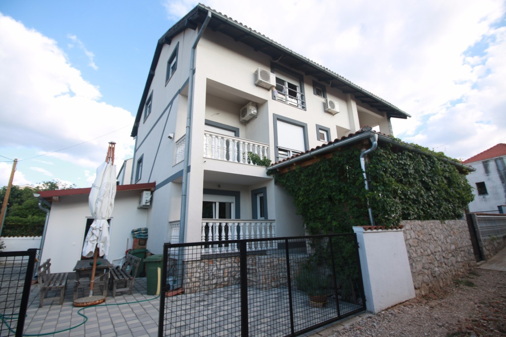Apartment Zora - garden terrace and grill A4 Pirovac, Riviera Sibenik