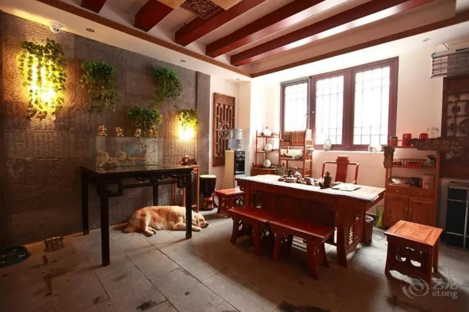 阳光纳里客栈(开封清明上河园店)