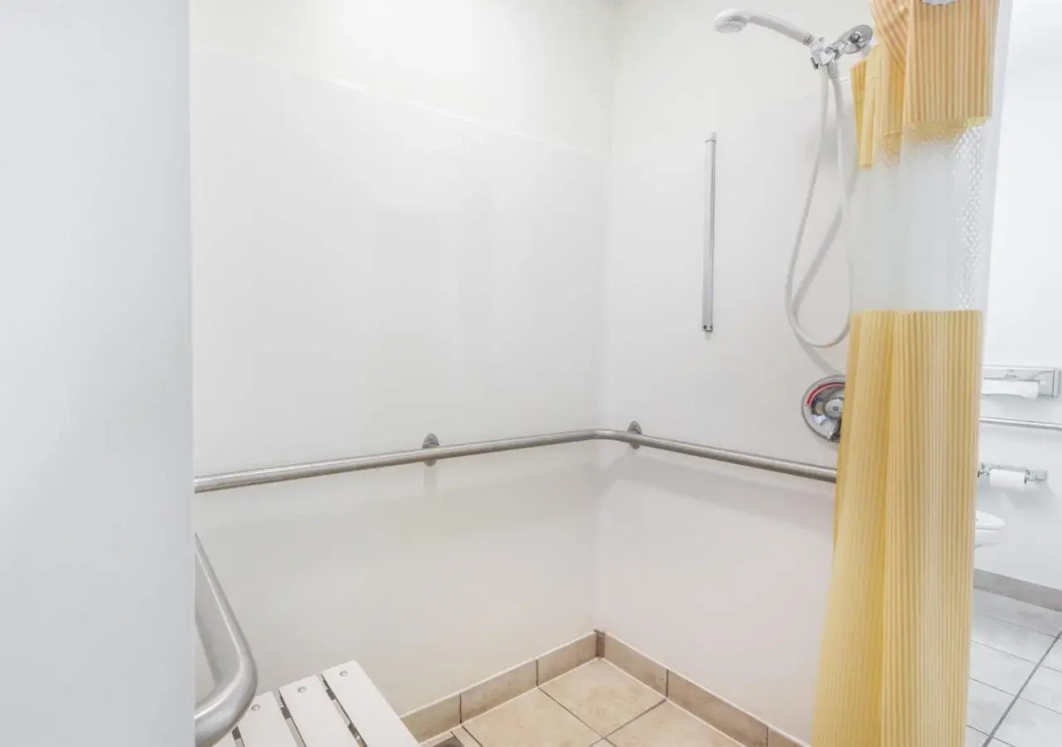 Days Inn & Suites by Wyndham Boardman