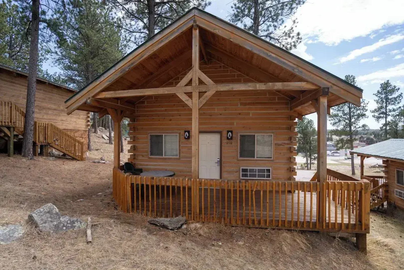 Rock Crest Lodge And Cabins