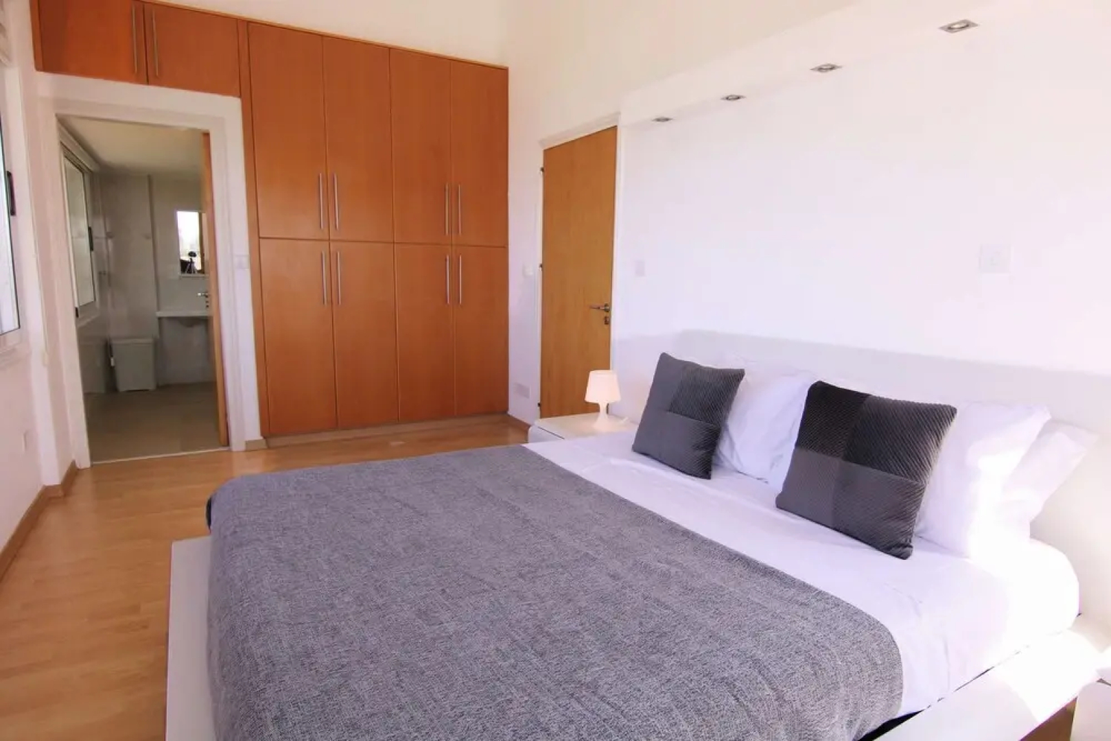 Phaedrus Living: Beachfront Villa Thalassa
