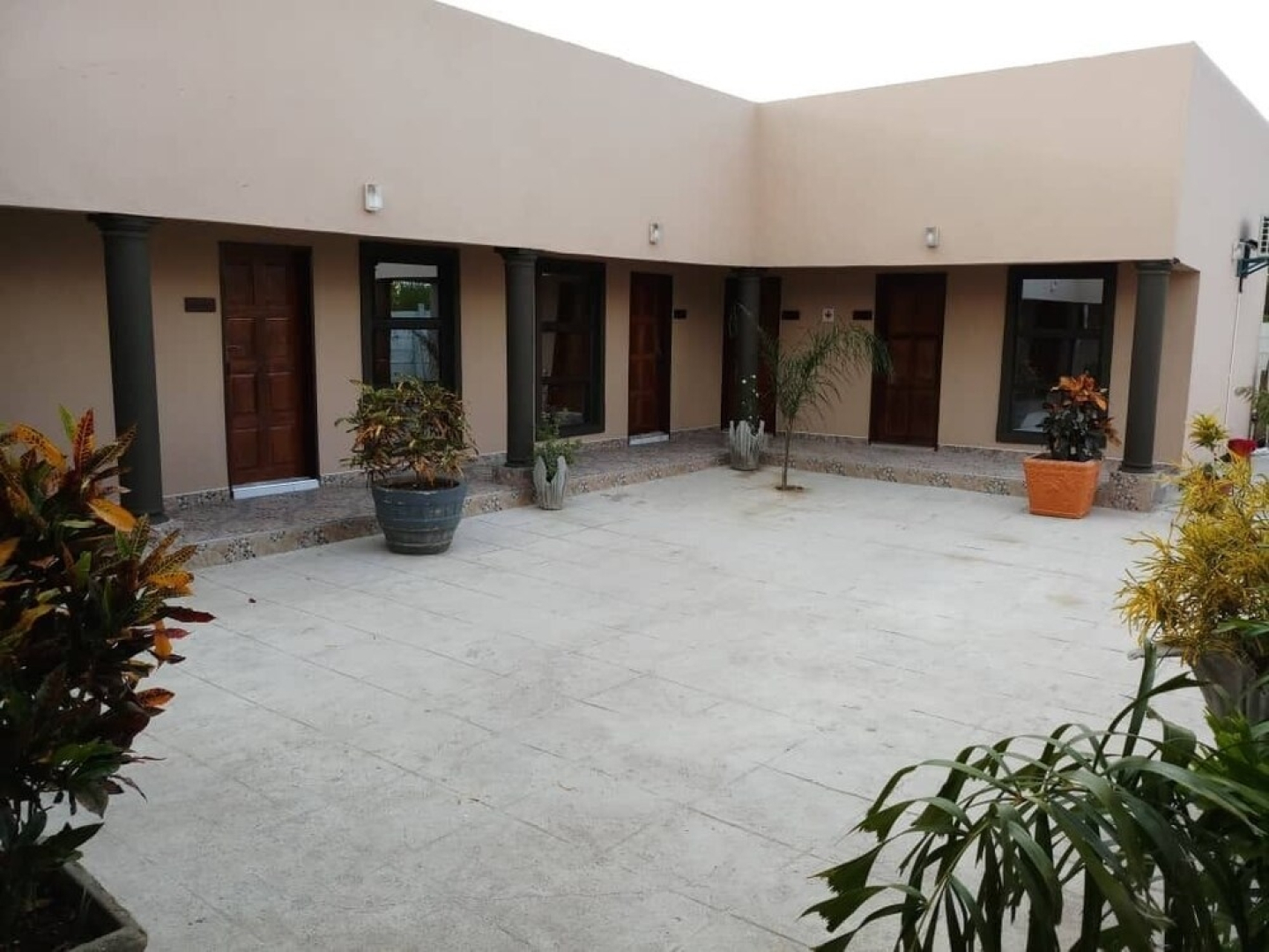 Bonjour Inn Guest House