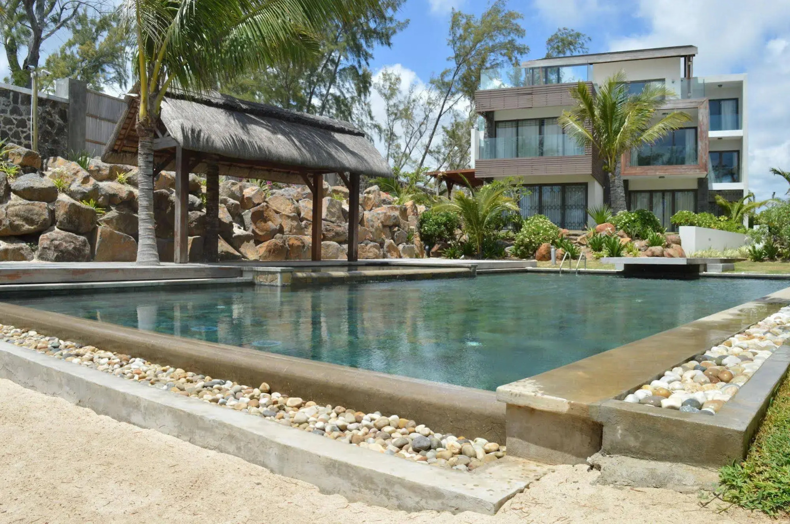 Rose Des Sables Beachfront Apartments