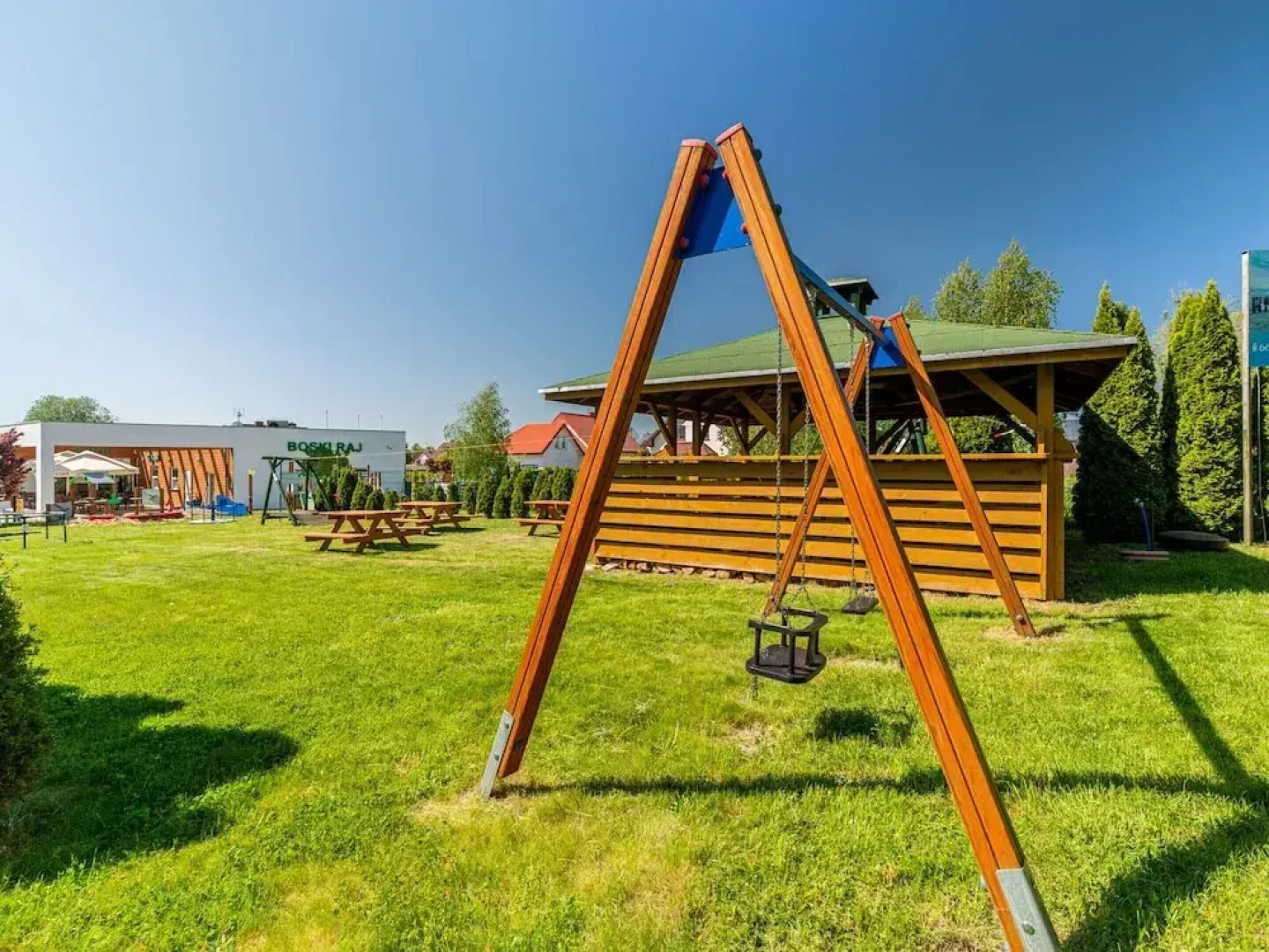 Holiday Homes With Pool, Close to the Beach